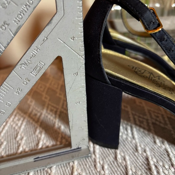 PM Collection Maura Navy Beaded Formal Heel. Size 7 1/2. 2 3/4” Heel - Picture 10 of 10